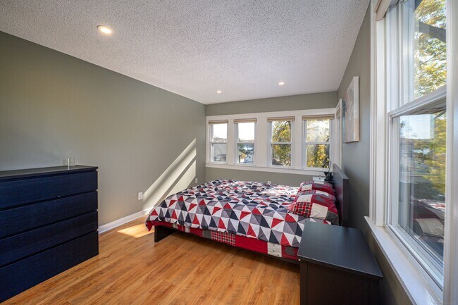 Building Photo - 21 Edge Hill Rd