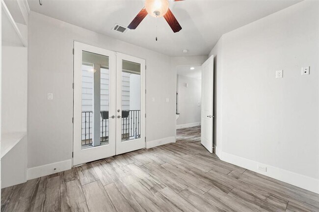 Building Photo - 5648 Larkin St