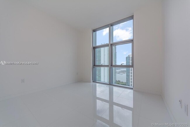 Building Photo - 851 NE 1st Ave