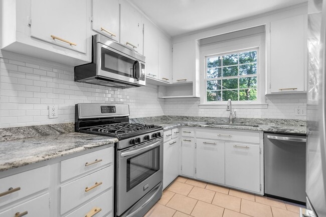 Building Photo - 702 Canebrake Dr