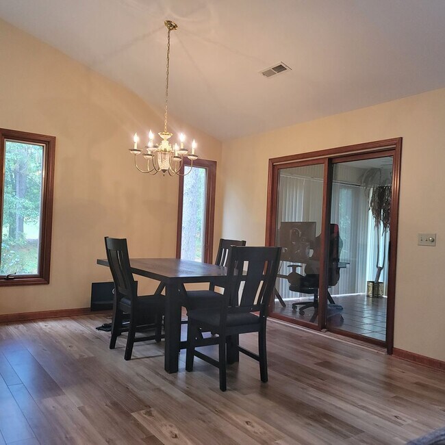 Building Photo - Beautiful Property Located in Seven Lakes ...