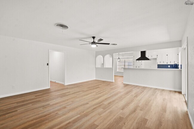 Building Photo - 5 Chanute Cir