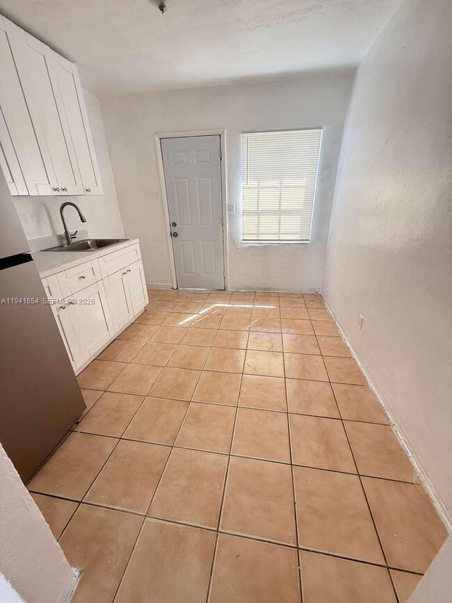 Building Photo - 6720 NW 6th Ct