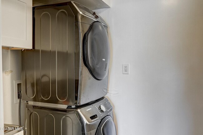 Building Photo - 4833 Dunman Ave