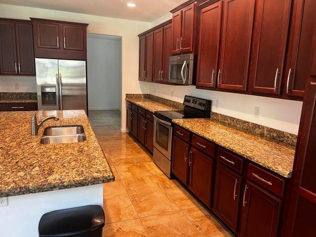 Building Photo - 9555 Phipps Ln