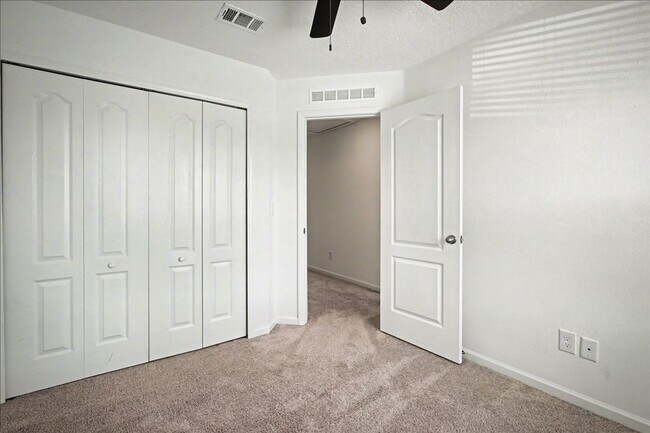 Building Photo - Refined Living at Its Finest | Renovated 3BR Townhome in Jacksonville