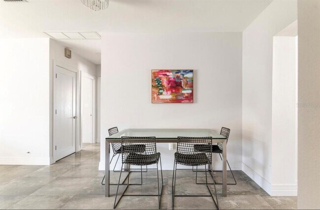 Building Photo - 1205 W Adalee St