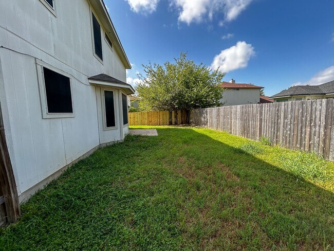Building Photo - Rare 5 Bedroom in Crystal Knoll Georgetown