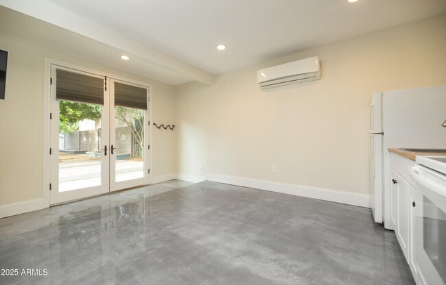 Building Photo - 69 W Lynwood St