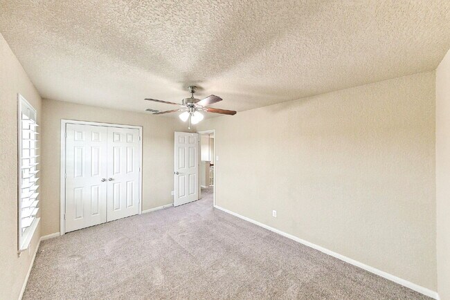 Building Photo - VIEWS VIEWS VIEWS! Ask about our rent incentives and Book your self guided tour today!