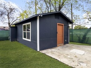 Building Photo - 1606 W Wildwood Dr