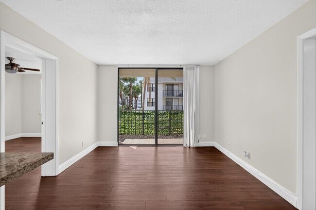 Building Photo - 706 Executive Center Dr