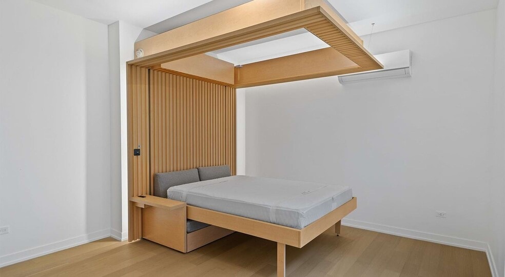 Building Photo - 5430 N Sheridan Rd