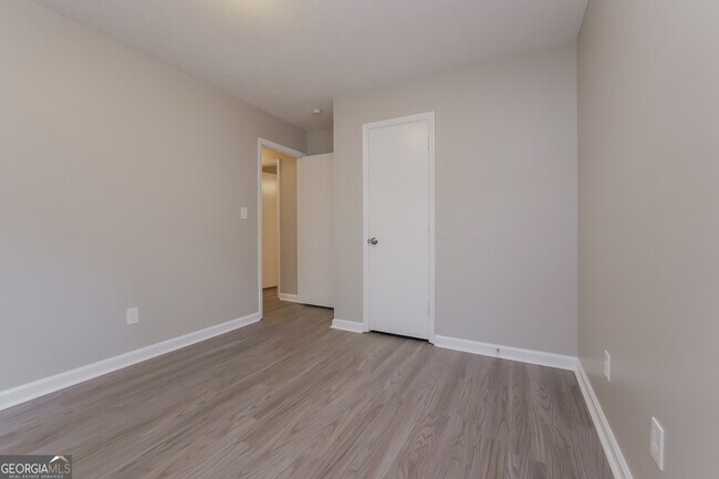 Building Photo - 145 Lynda Ln