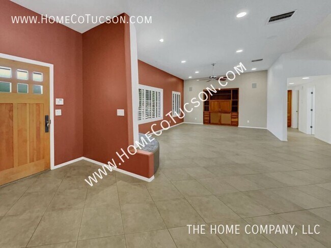 Building Photo - 1005 W Los Altos Rd
