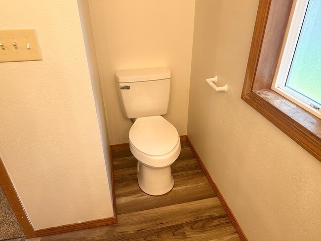 Building Photo - 3 Bedroom 2 Bath McMinnville OR
