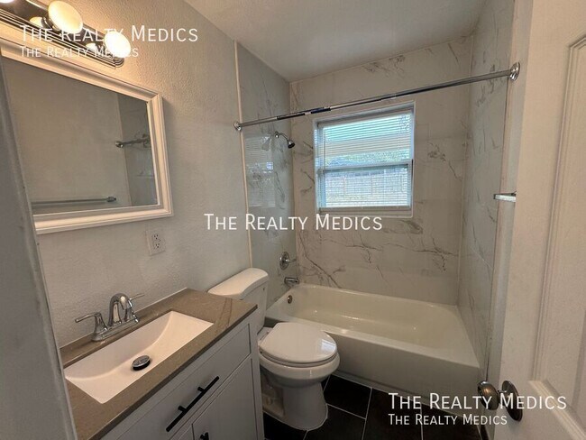 Building Photo - 1150 Overlook Terrace