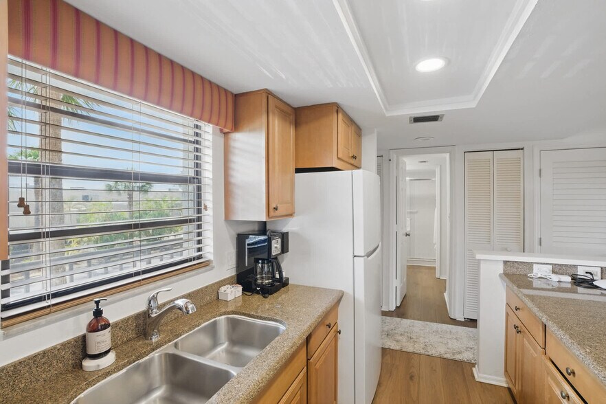 Building Photo - 600 Neapolitan Way