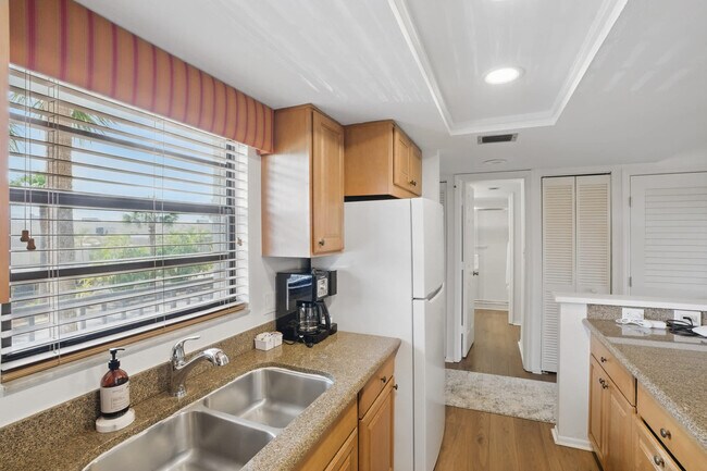 Building Photo - 600 Neapolitan Way