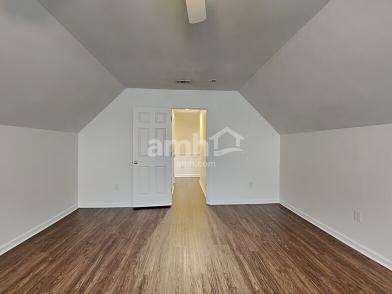 Building Photo - 302 Grimes Dr