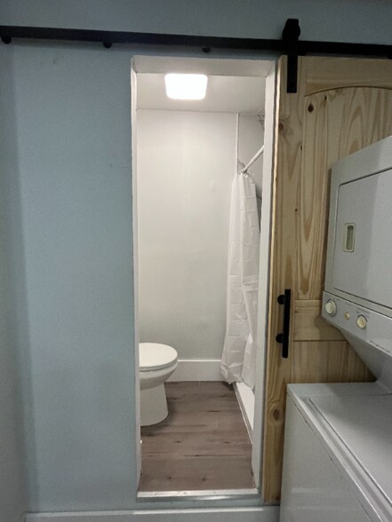 Building Photo - 740 Jenkins St