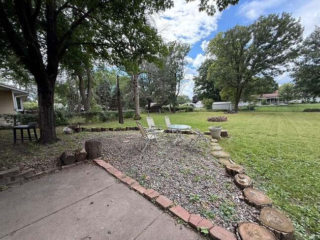 Building Photo - Bloomington 4 Bed 3 Bath SF Home available...