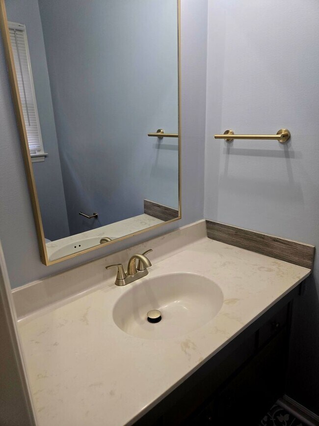 Building Photo - Lindley Park Rental!
