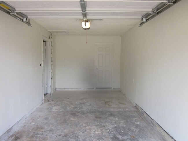 Building Photo - Eastridge Home!