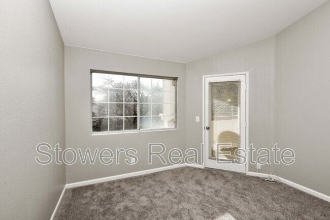 Building Photo - 7052 Dublin Meadows St