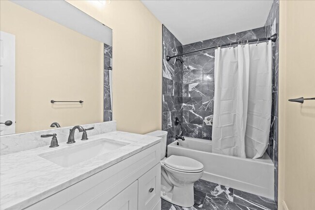 Building Photo - 416 Pearl St