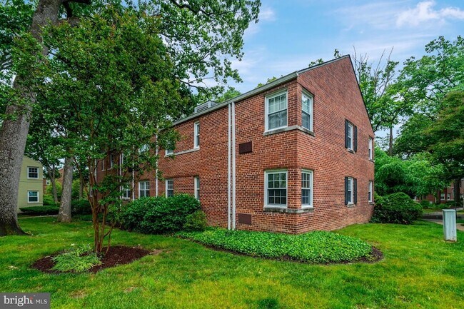 Building Photo - 211 N Trenton St