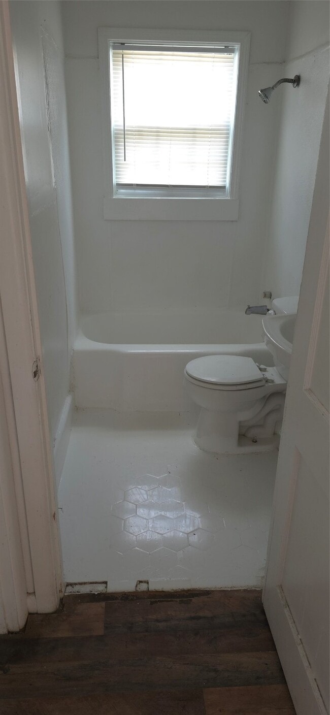 Building Photo - 2811 Iola St