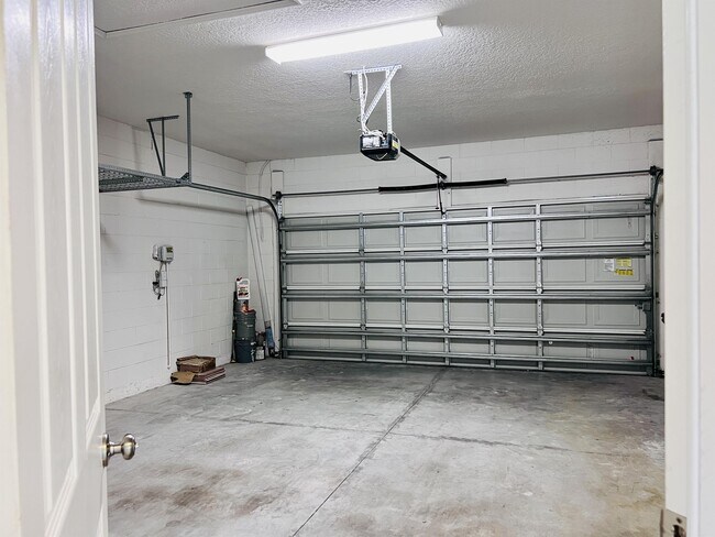 Building Photo - 537 Red Rose Ln