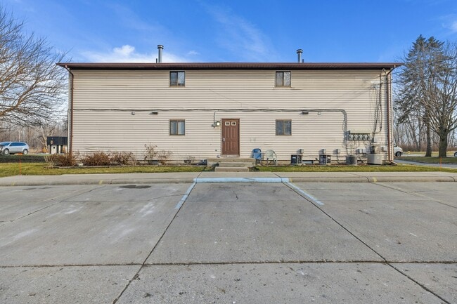 Building Photo - 39471 Jefferson Ave