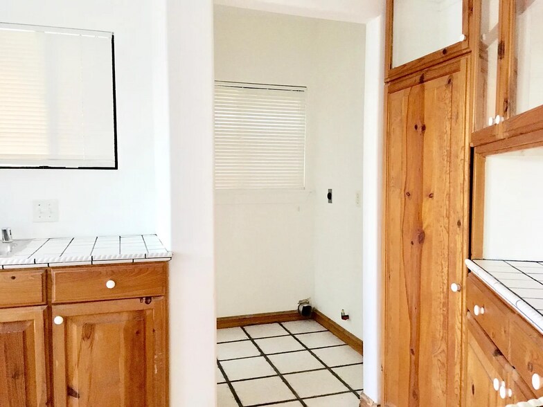 Building Photo - 460 W 39th St