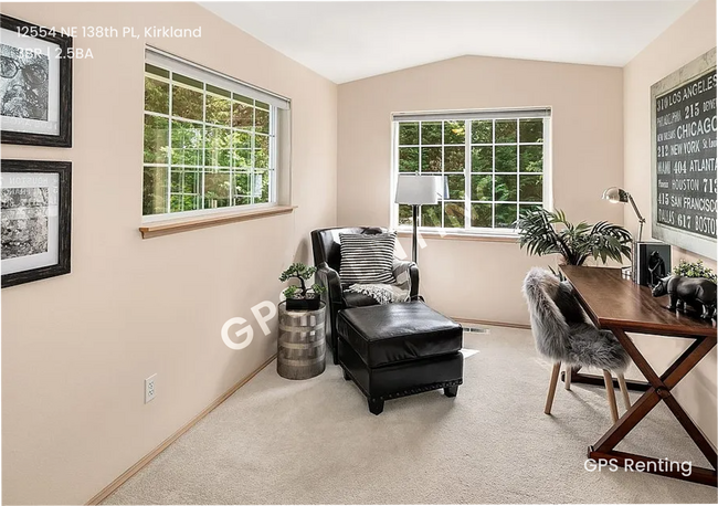 Building Photo - ? Peaceful Retreat in the Heart of Kirkland!