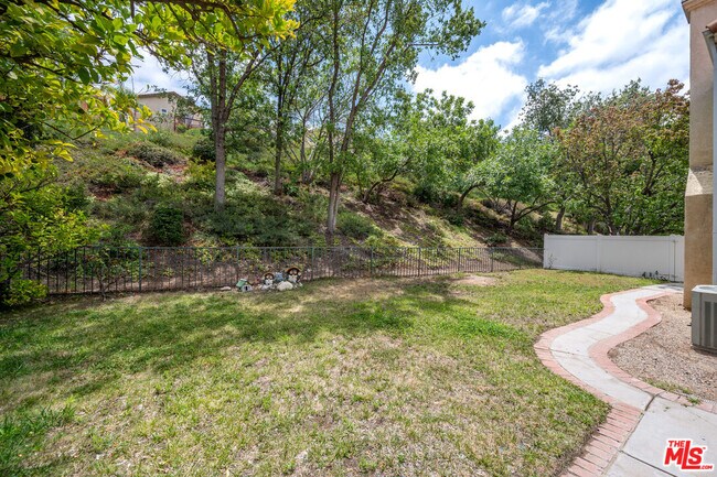Building Photo - 18639 W Nathan Hill Dr