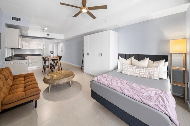 Primary Photo - 1010 Brickell Ave