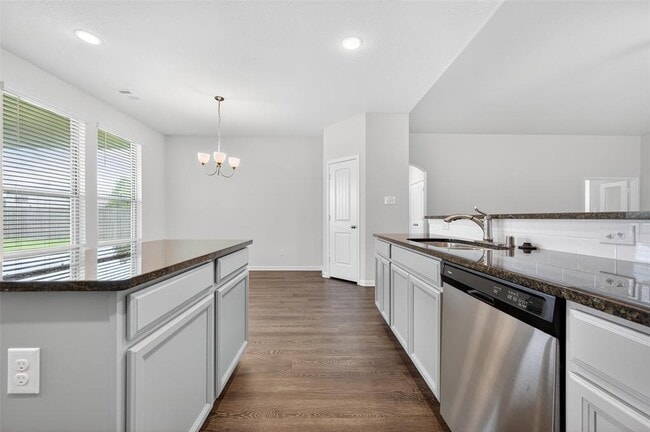 Building Photo - 206 White Wing Ln