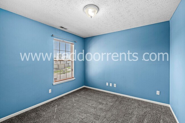 Building Photo - Charming 3-Bedroom Ranch with Scenic Backy...
