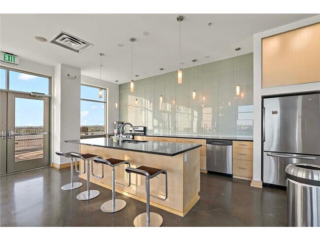 Building Photo - 2929 Chicago Ave