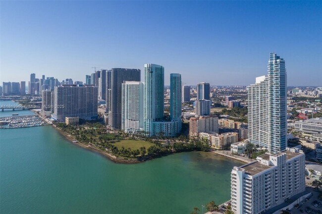 Building Photo - 2020 N Bayshore Dr