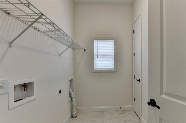 Building Photo - 1329 Davis St