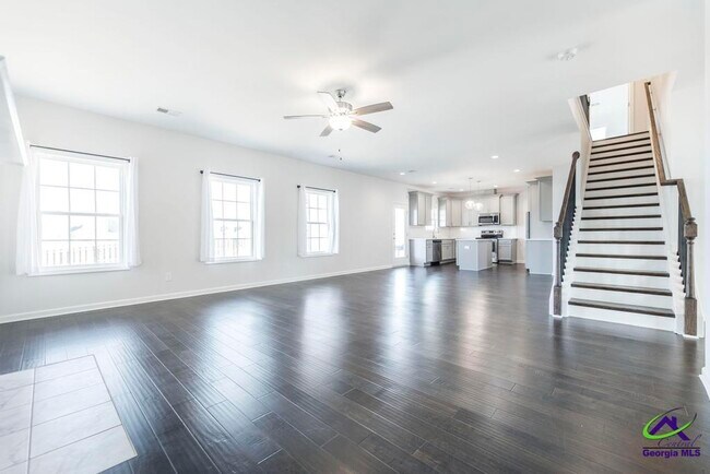 Building Photo - 233 Shoshone Cir