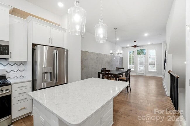 Building Photo - 1312 Nandina St