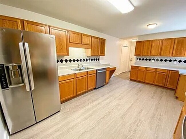 Building Photo - Family-Friendly Northeast Home Steps from Top-Rated Schools