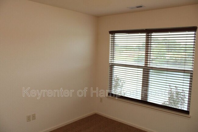 Building Photo - 3901 Grand Isle Dr