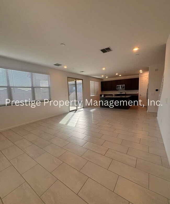 Building Photo - Beautiful 2/2 2-Story West Side Home With ...