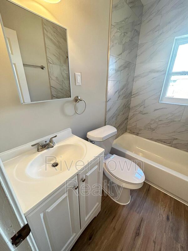 Building Photo - 2142 Henry Cir