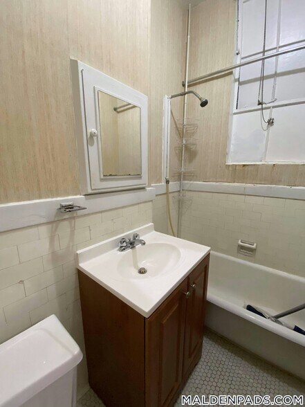 Building Photo - 17-19-19 Washington St S